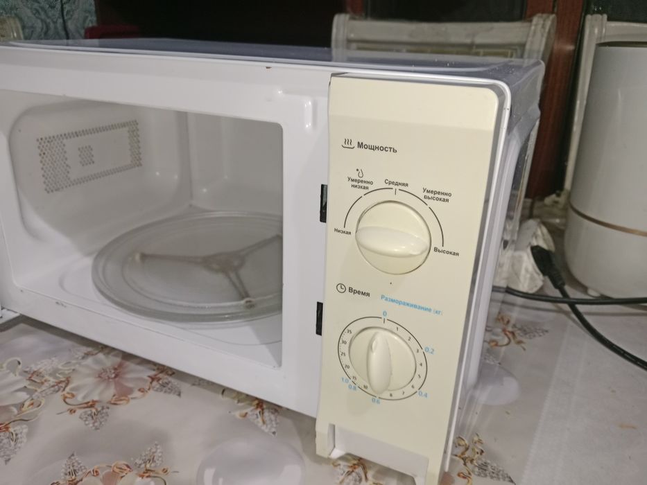 Продаётся микроволновка хорошо работает один месяц гарантия есть