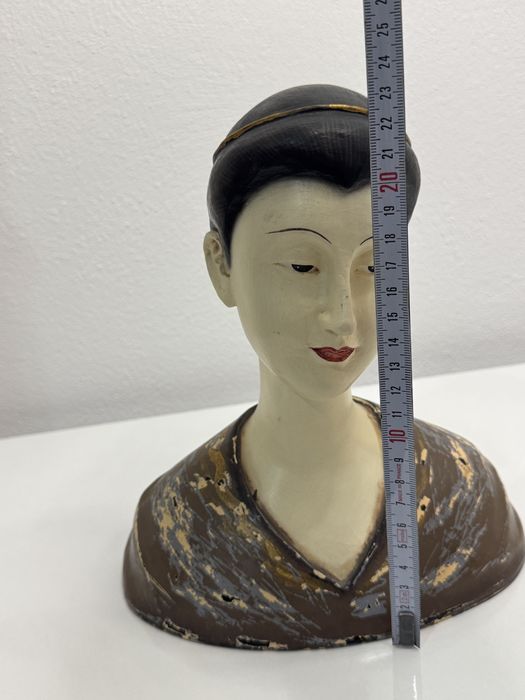 Statueta teracota, bust de femeie. Lucrata si pictata manual. Veche