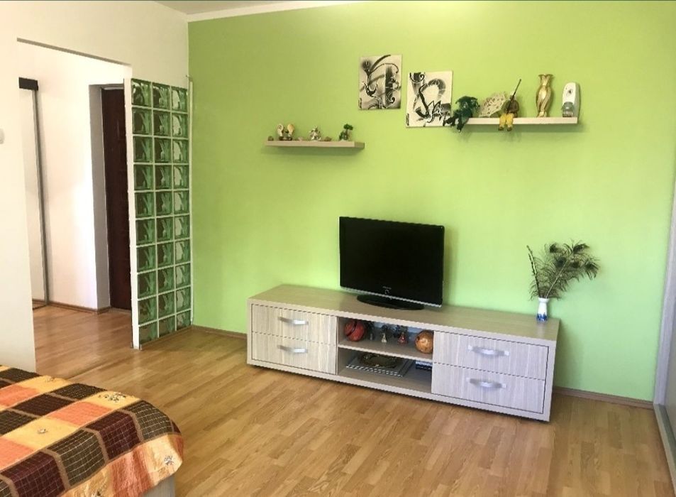 Proprietar, închiriez garsoniera colentina  370€.