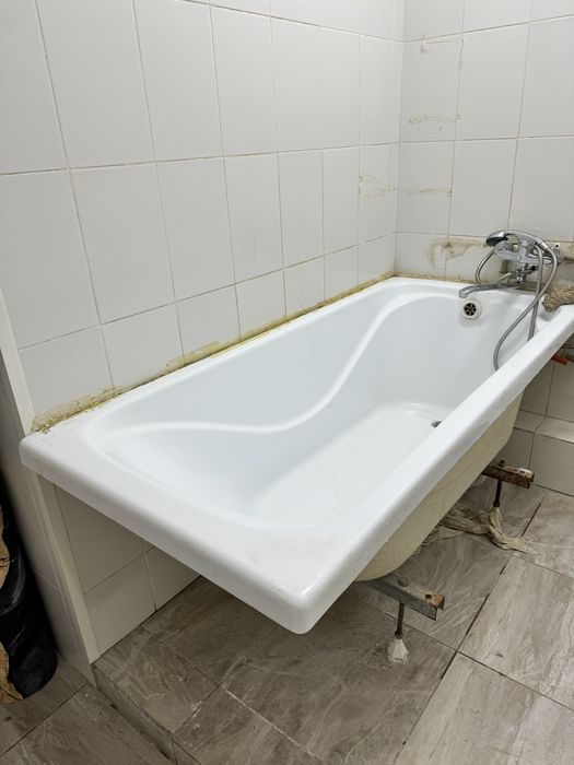 Продам ванну акриловую со смесителем