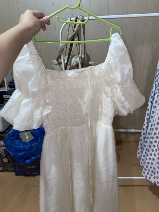 Продам белое красивое платья