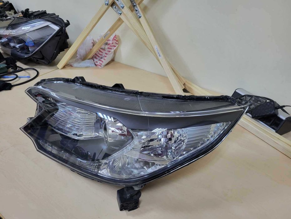 Ляв фар фарове Honda HRV lqv far farove хонда хрв