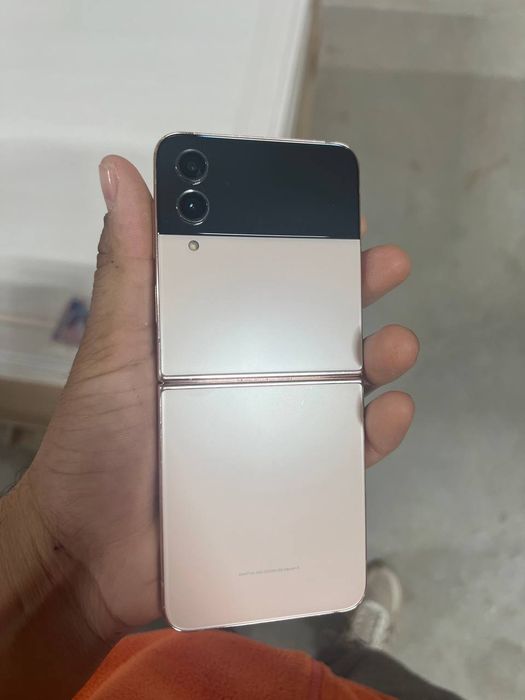 Galaxy Z Flip 4 modeli