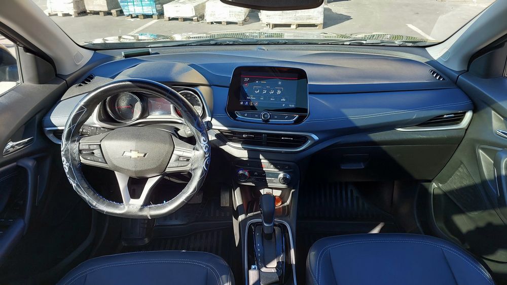 Chevrolet Tracker 2 Premier машина