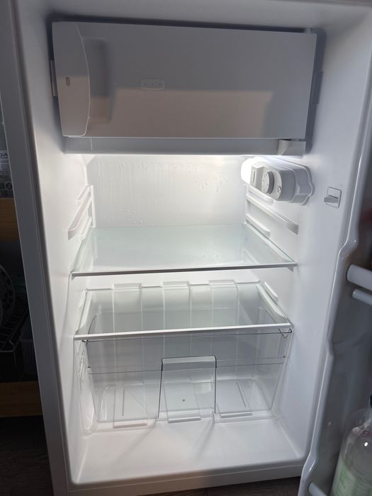 Малък хладилник Crown