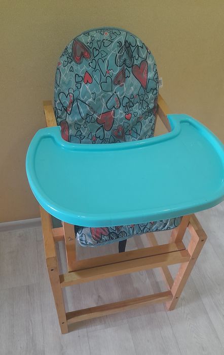 Стульчик для кормления два в одном.