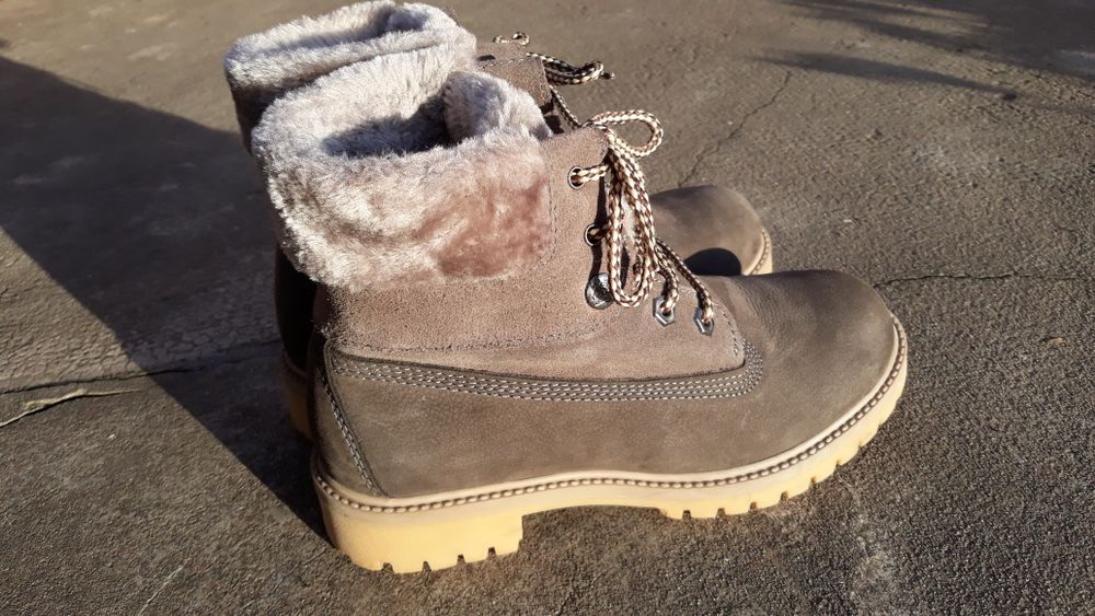 Ghete din piele, in stare excelentă, mar. 37