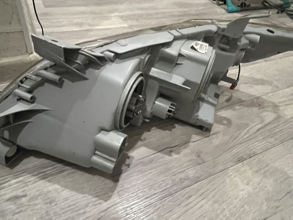 Продам фары Тайота