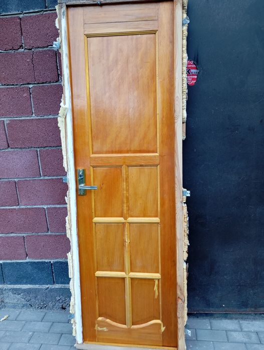 Продам межкомнатные деревянные двери