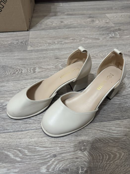 Туфли сатылады тойға