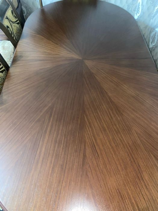 Продаётся деревянный стол