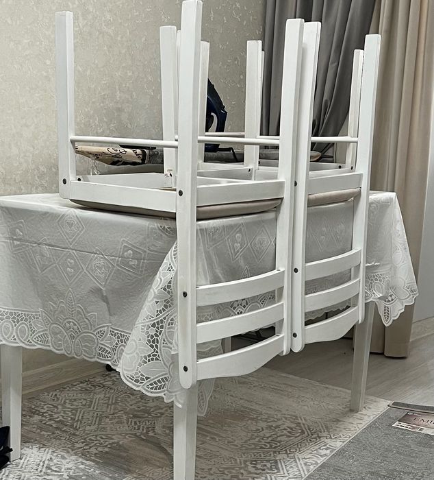 Стол со стульями