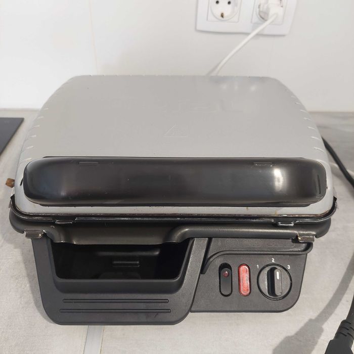Електрическа скара Tefal Ultracompact G03- М, 2000W, Термостат, 100-240°C