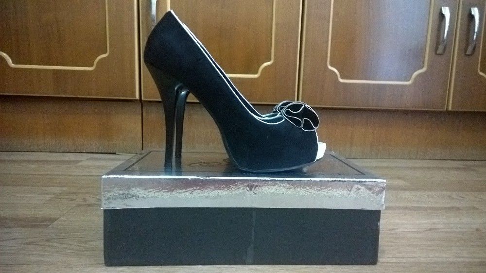 Туфельки в хорошем состоянии р. 37