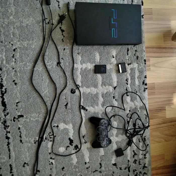 Consola playstaion 2 FAT cu controller original si dau gratis un memory card si adaptor pt AV