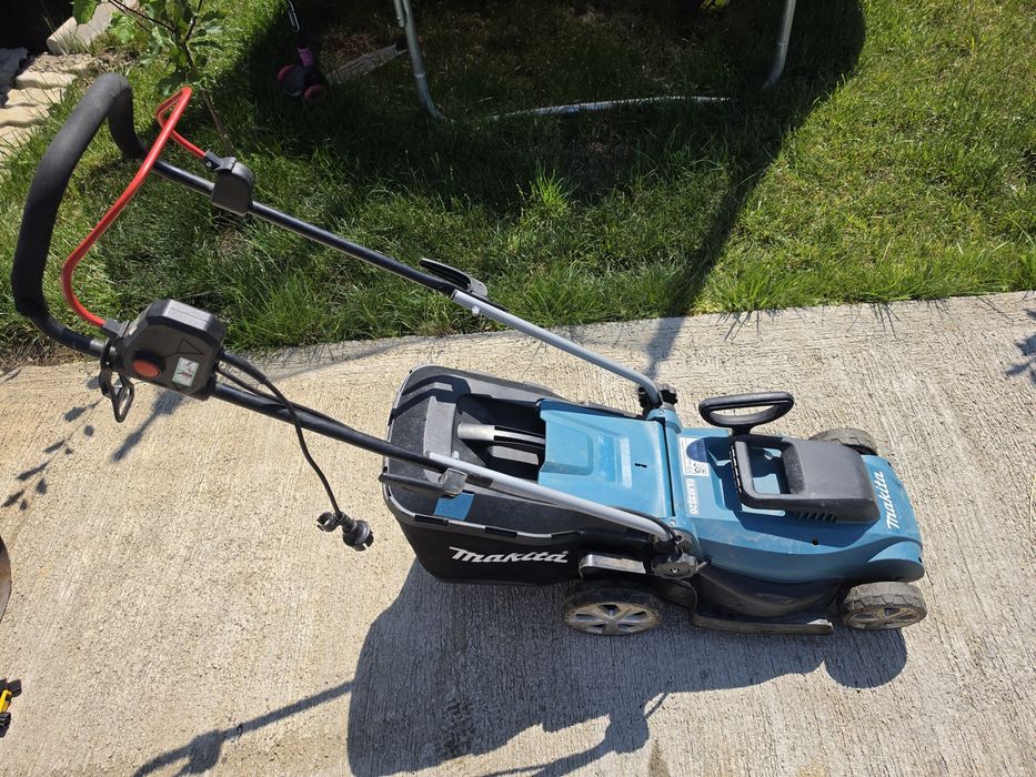 Masina tuns iarba electrica makita