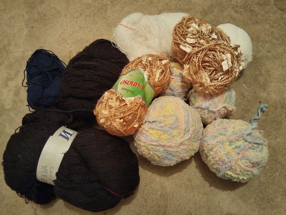 Много и различни прежди мохер, пан, букле, коприна