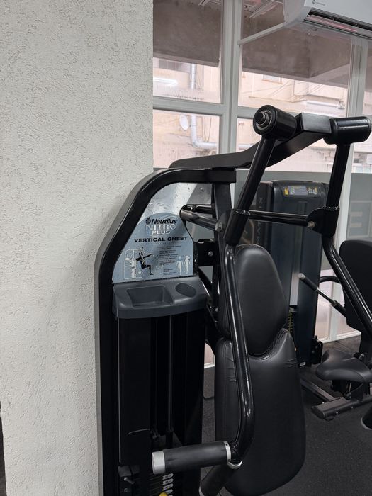 Aparat de impins la piept profesional Nautilus