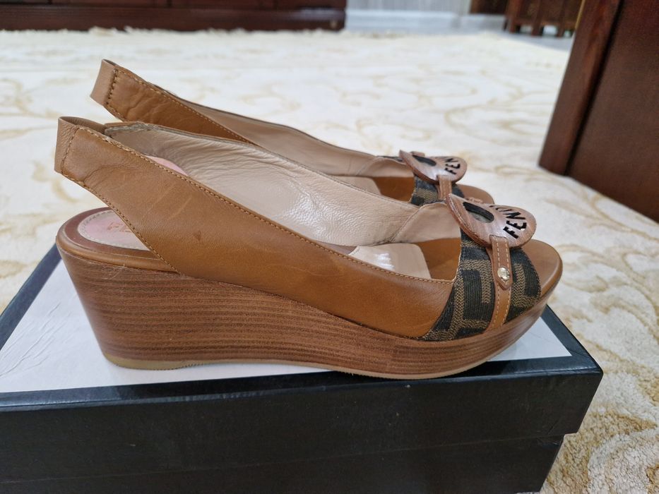 Босоножки-сабо Fendi, оригинал
