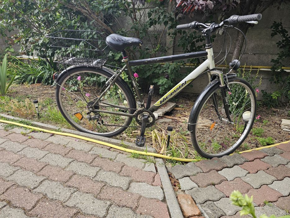 De vânzare bicicleta cu cos in spate