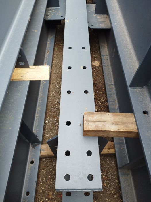 Дупча, пробивам отвори на метални, планки, винкели на щанц преса