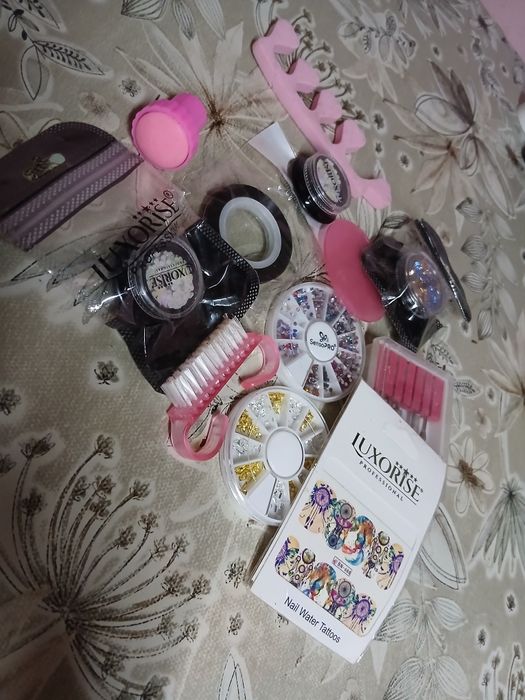 De vânzare kit de unghii !