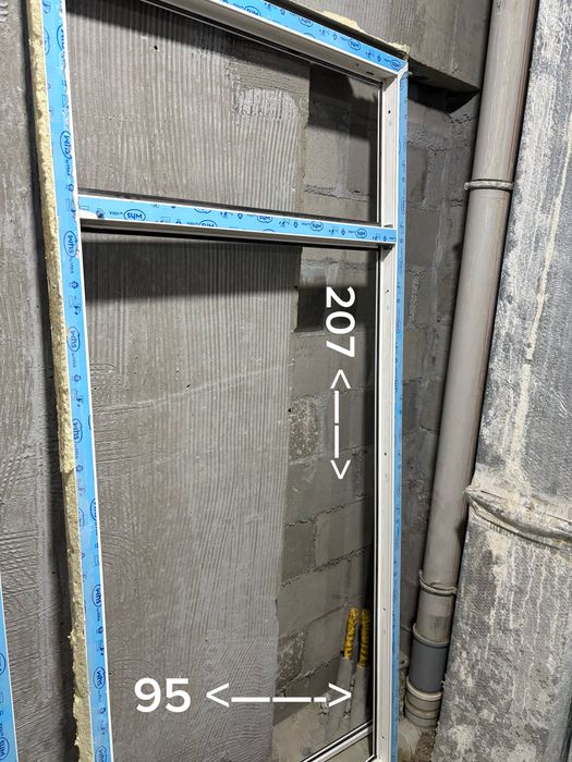 Дверь и окно на балкон. Пластиковые