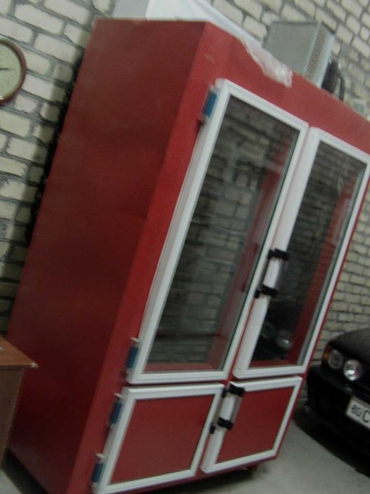 Продаётся витринный холодильник