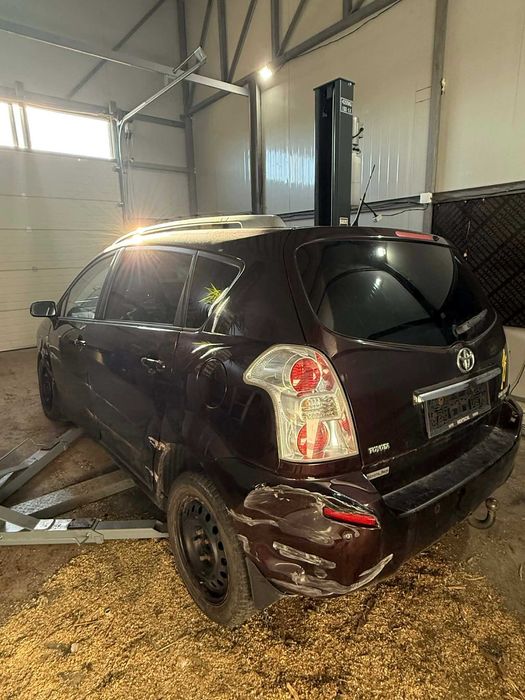 НА ЧАСТИ Toyota Corolla Verso 1.6 VVTI 110кс ръчка  2008г фейслифт