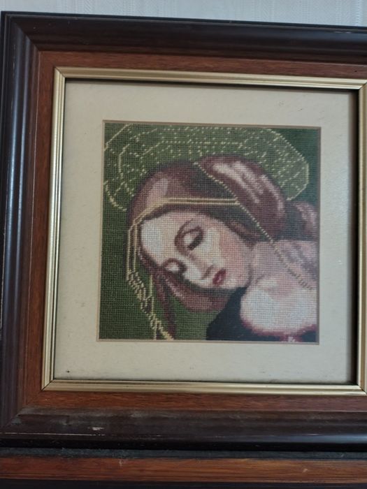 Гоблени "МАДОНА С ГРОЗДЕТО," и други