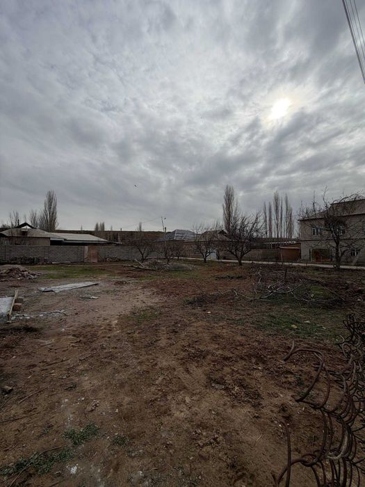 Srochna Fayz kafe orqasida 4 sotix uchastka sotiladi