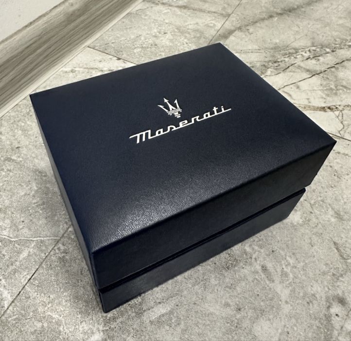 Златен часовник maserati