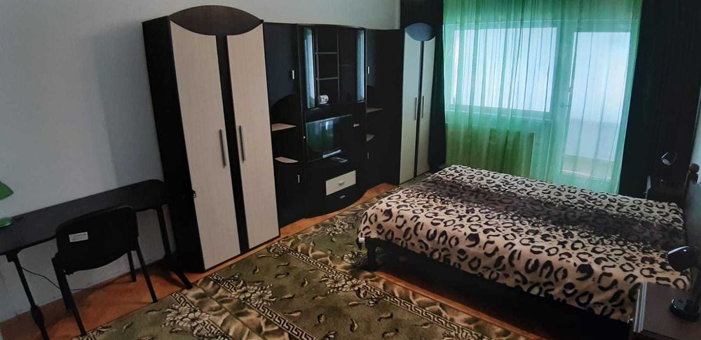 Proprietar – Închiriez  Apartament Studio Modern 42 mp, Zona Pietroasa, Etaj 3 + Boxă și Balcon Încălzit