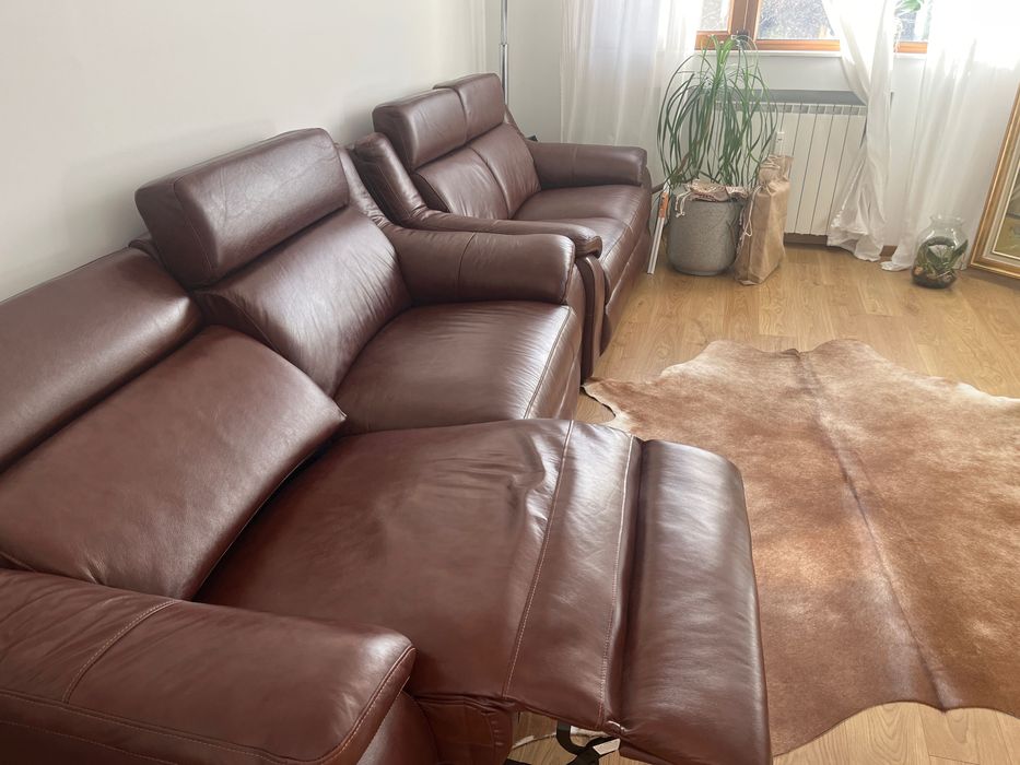 Кожени дивани два броя като нови