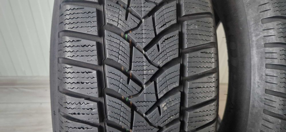 Зимни гуми 215/70/R16 Dunlop