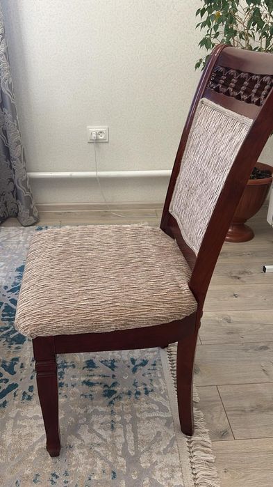 Стол со стульями