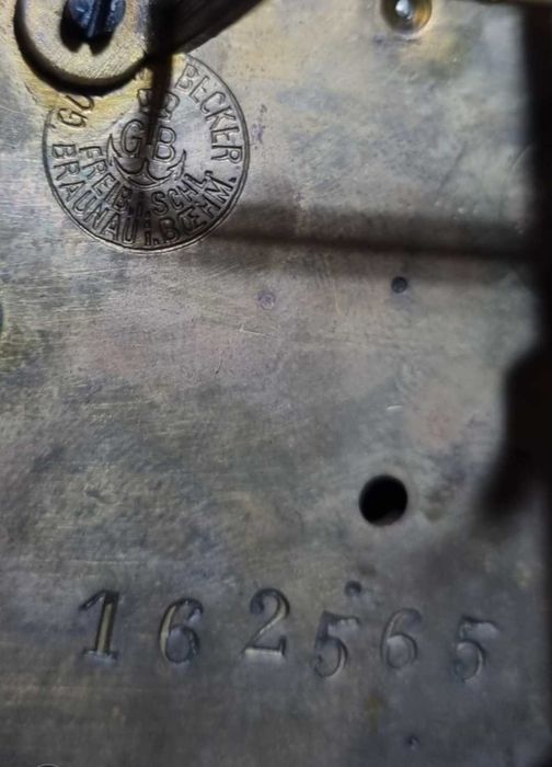 Vând ceas de perete foarte vechi