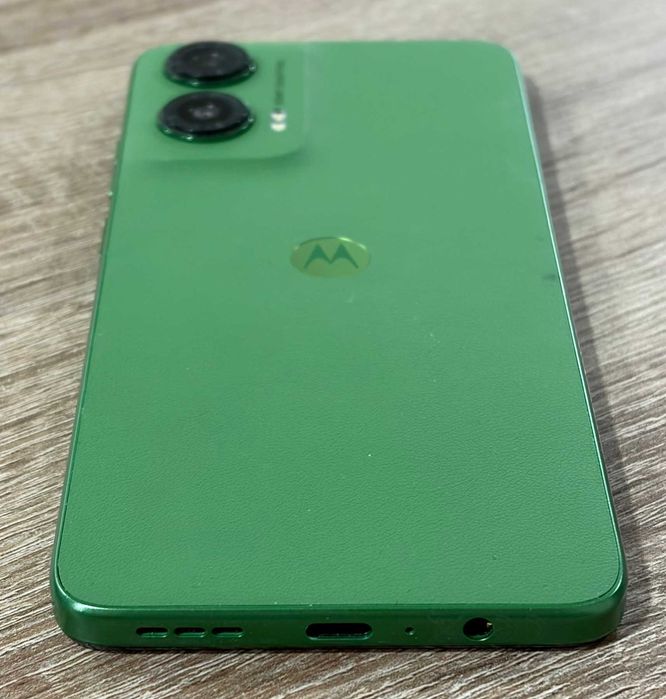 Продавам Motorola G35 5g 256/4gb