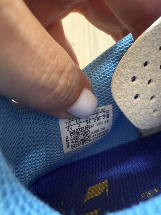Бутонки Адидас 34н с чорапи