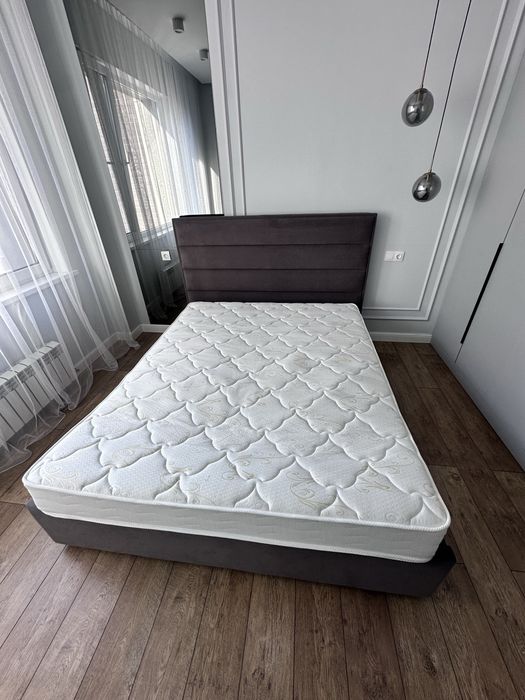 Кровать queen size с аскона матрацом
