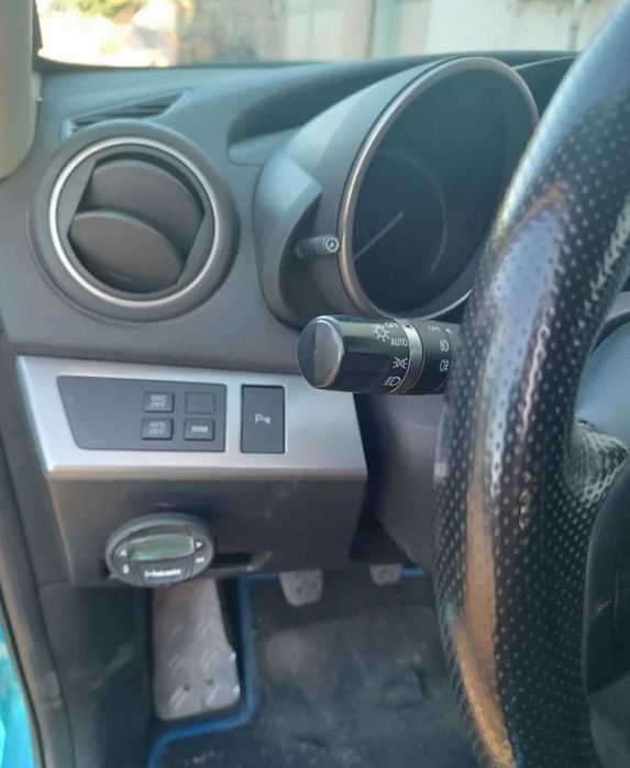 Лек автомобил Mazda 3