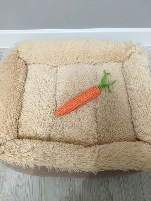 Продам новую лежанку для кошек и собак мелкой породы