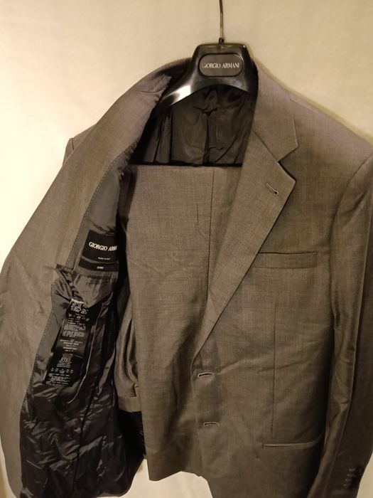 Costum Giorgio Armani original nou nouț în husa.