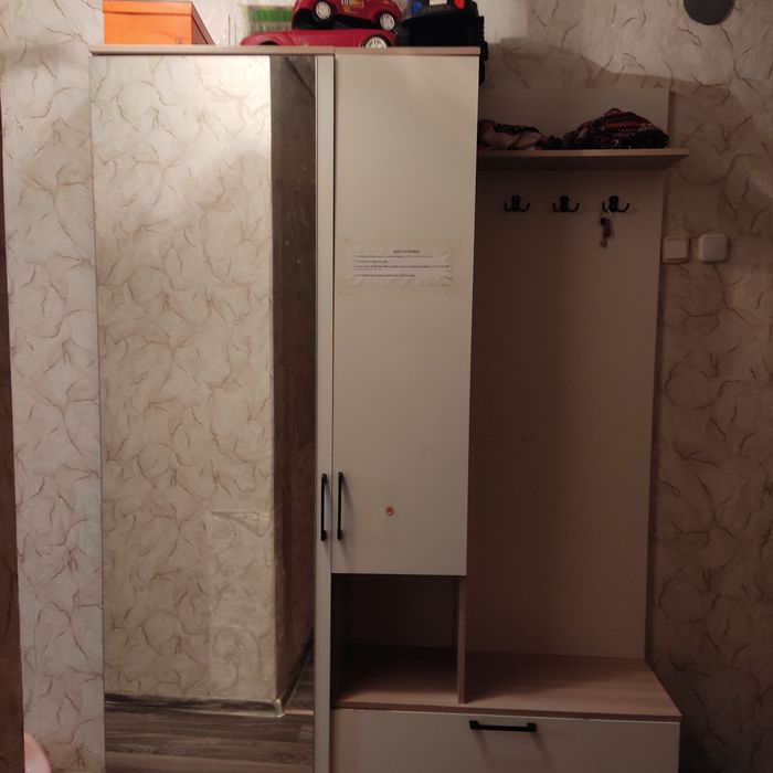 Продается Прихожая