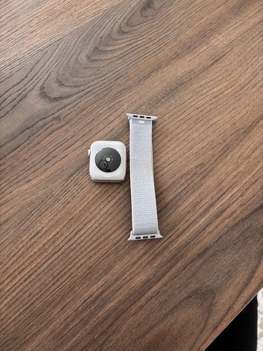 Apple Watch SE (GEN 2) 2024 года 44mm Silver