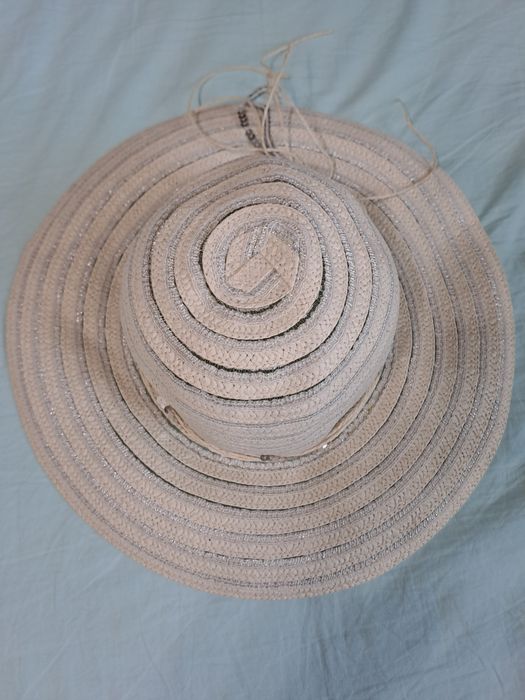 Лот от 2бр плажни шапки за 10лв общо