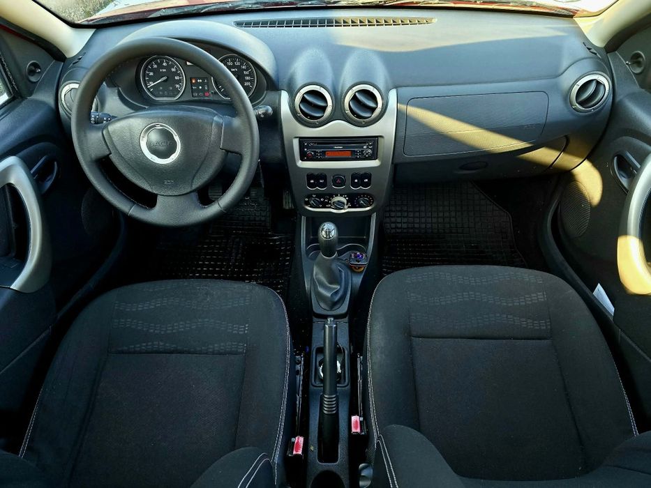 Sandero Stephay 1.5 Dci 90 cp Km 187800 carte service Recent adusă