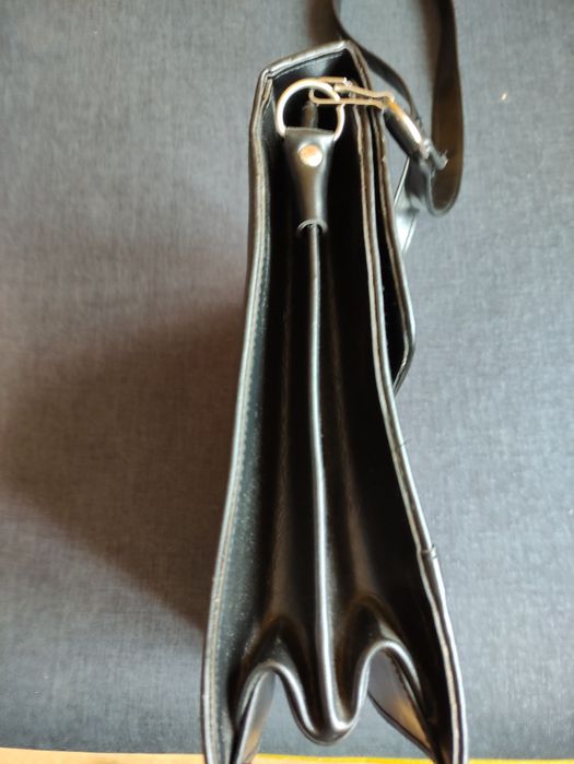 Мъжка чанта през рамо