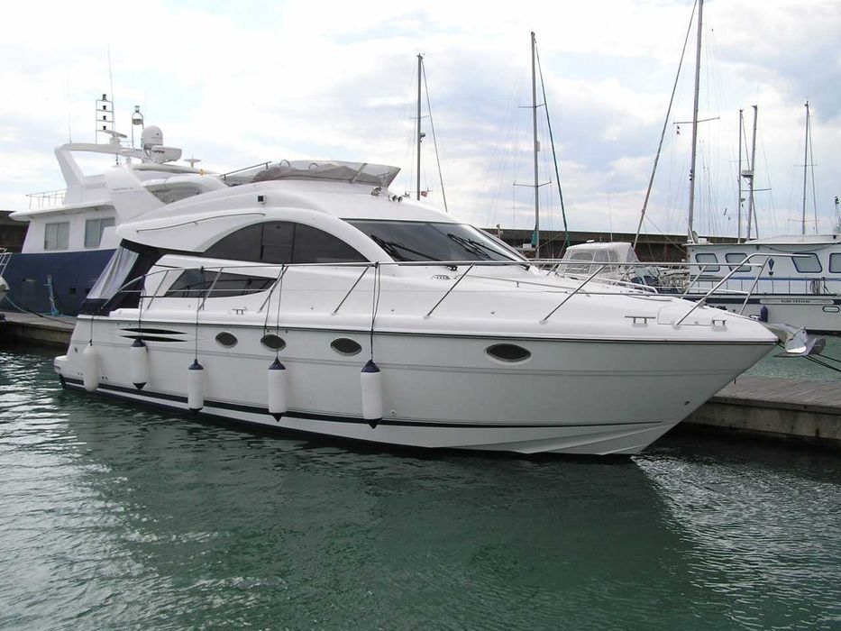 Fairline 40 phantom yachts луксозна яхта