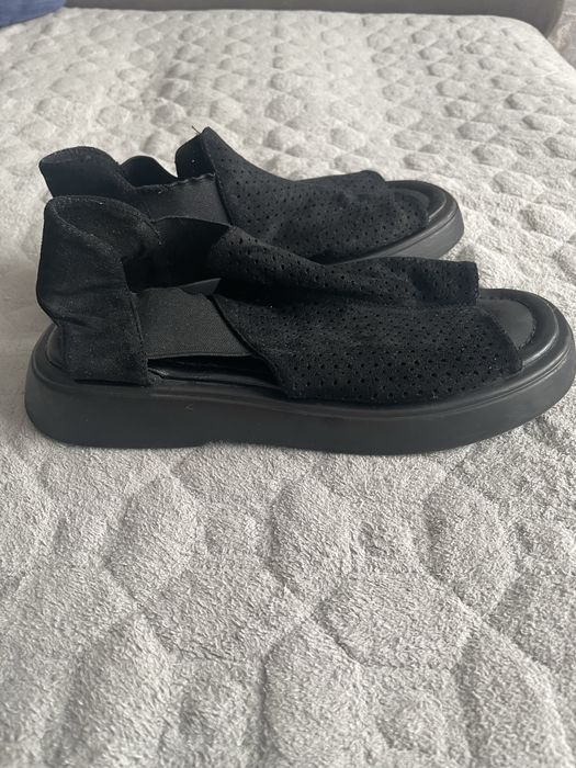 Отдам босоножки открытые